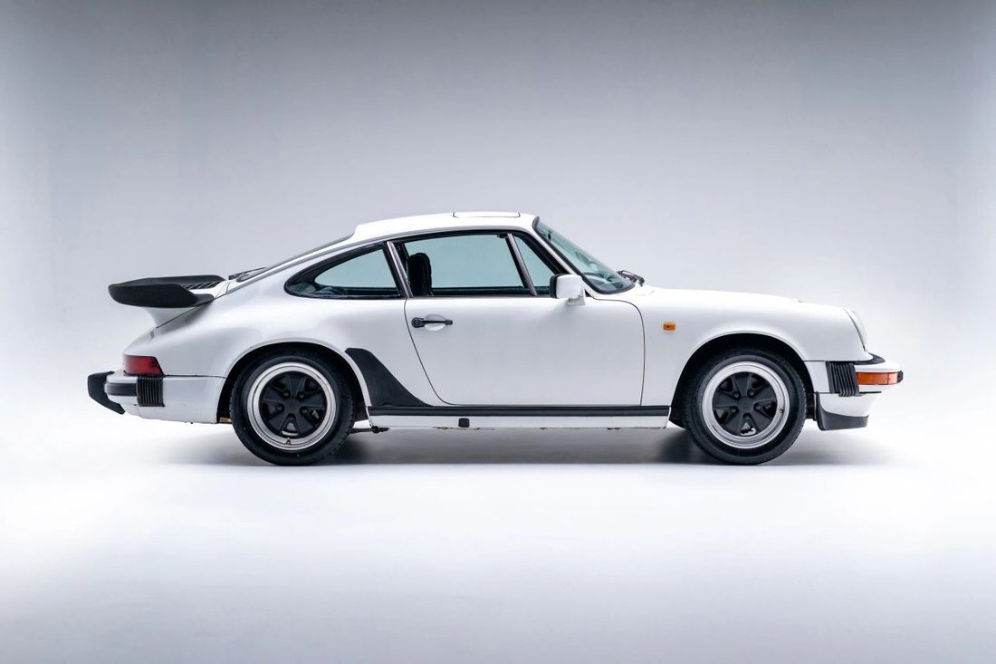 Coupe in Los Angeles, CA, United States 3 - 18702158