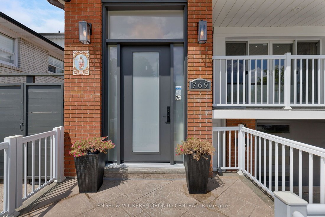 House in Mississauga, Ontario, Canada 2 - 18701715