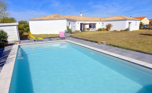 House in Medis, Nouvelle-Aquitaine, France 1