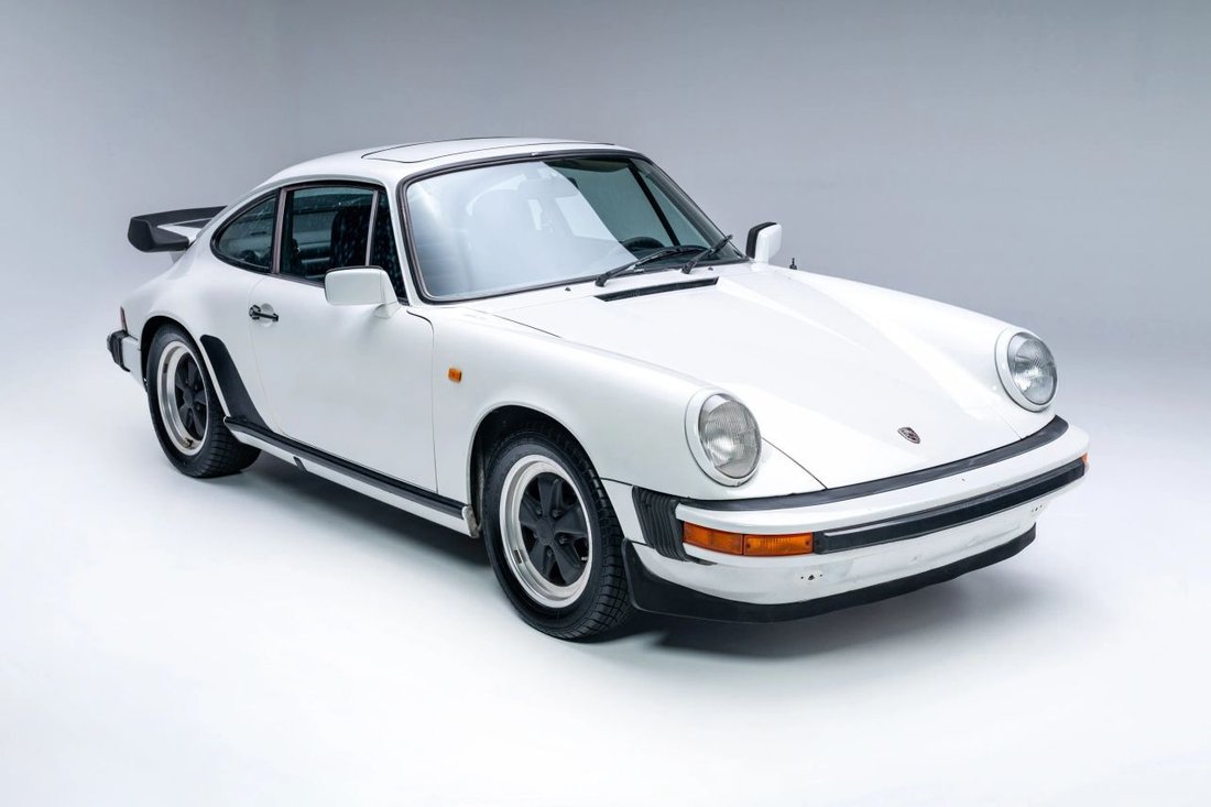 Coupe in Los Angeles, CA, United States 1 - 18702158