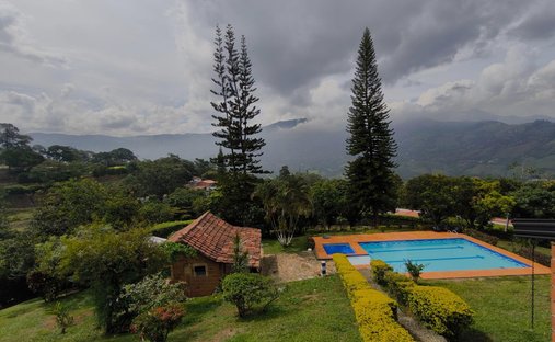 Finca a Girardota, Dipartimento di Antioquia, Colombia 1