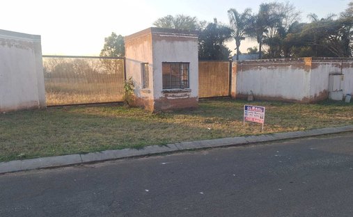 Estate in Ruimsig, Gauteng, South Africa 1