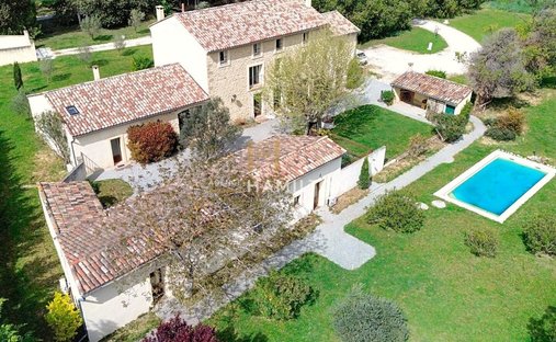 Villa in Ouest, Monteux, France 1