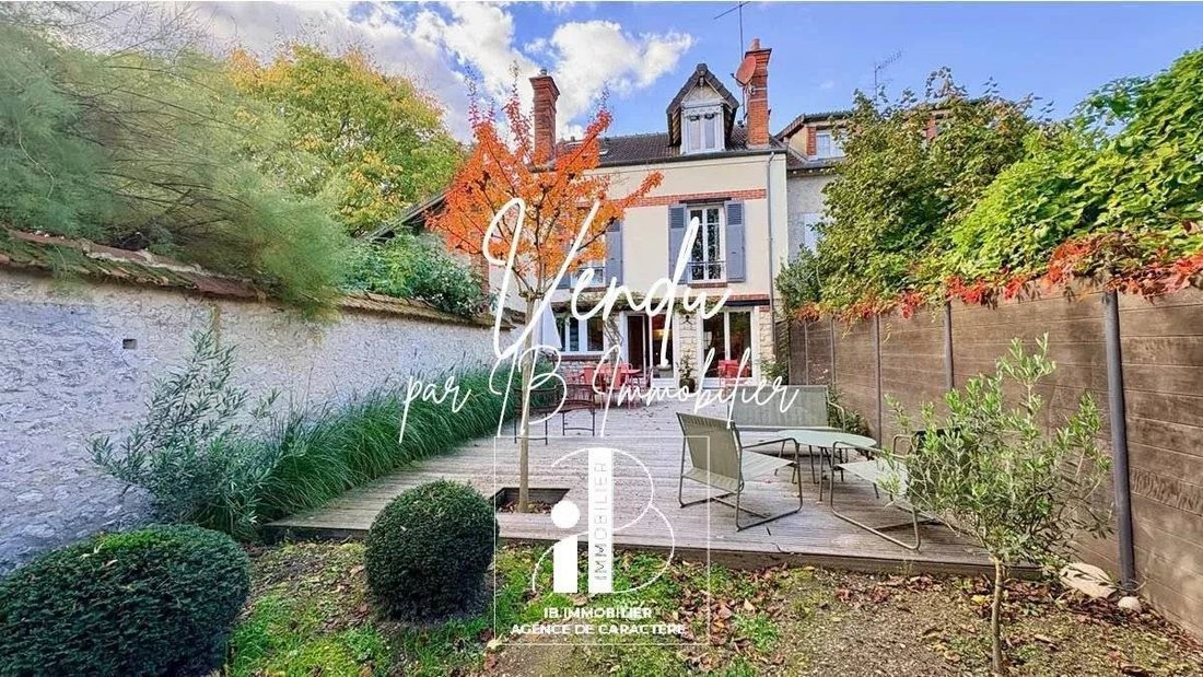 House in Fontainebleau, Ile-de-France, France 1 - 16631602
