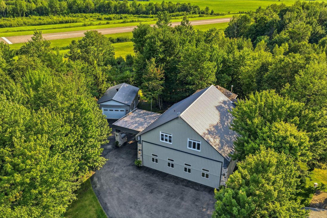 House in Lachute, Quebec, Canada 1 - 18701758
