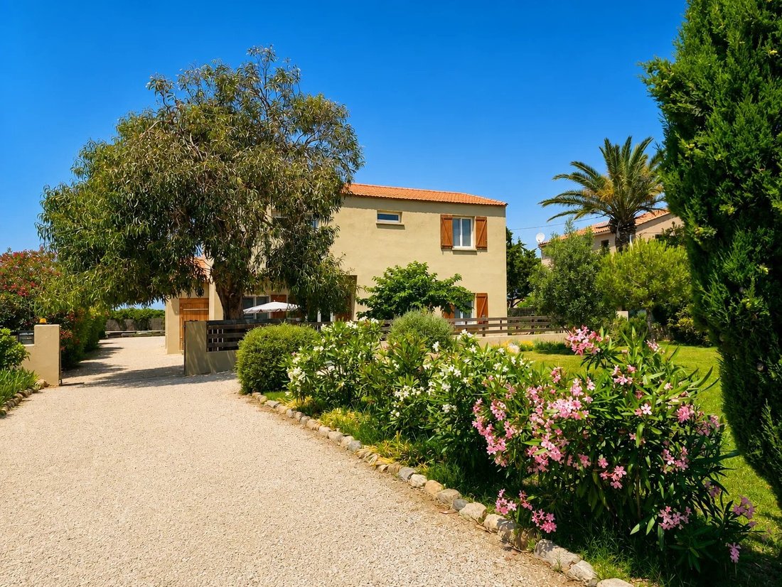 Villa in Hyeres, Provence-Alpes-Côte d'Azur, France 2 - 18701875