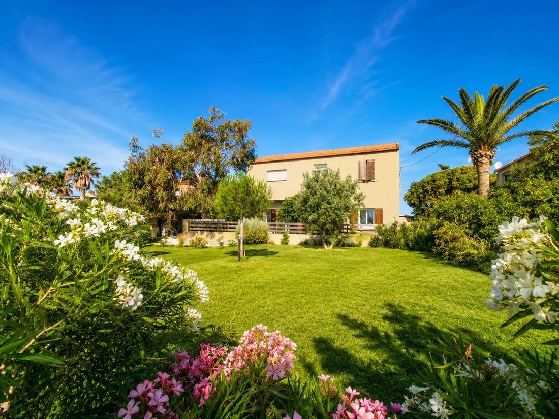 Villa in Hyeres, Provence-Alpes-Côte d'Azur, France 3 - 18701875
