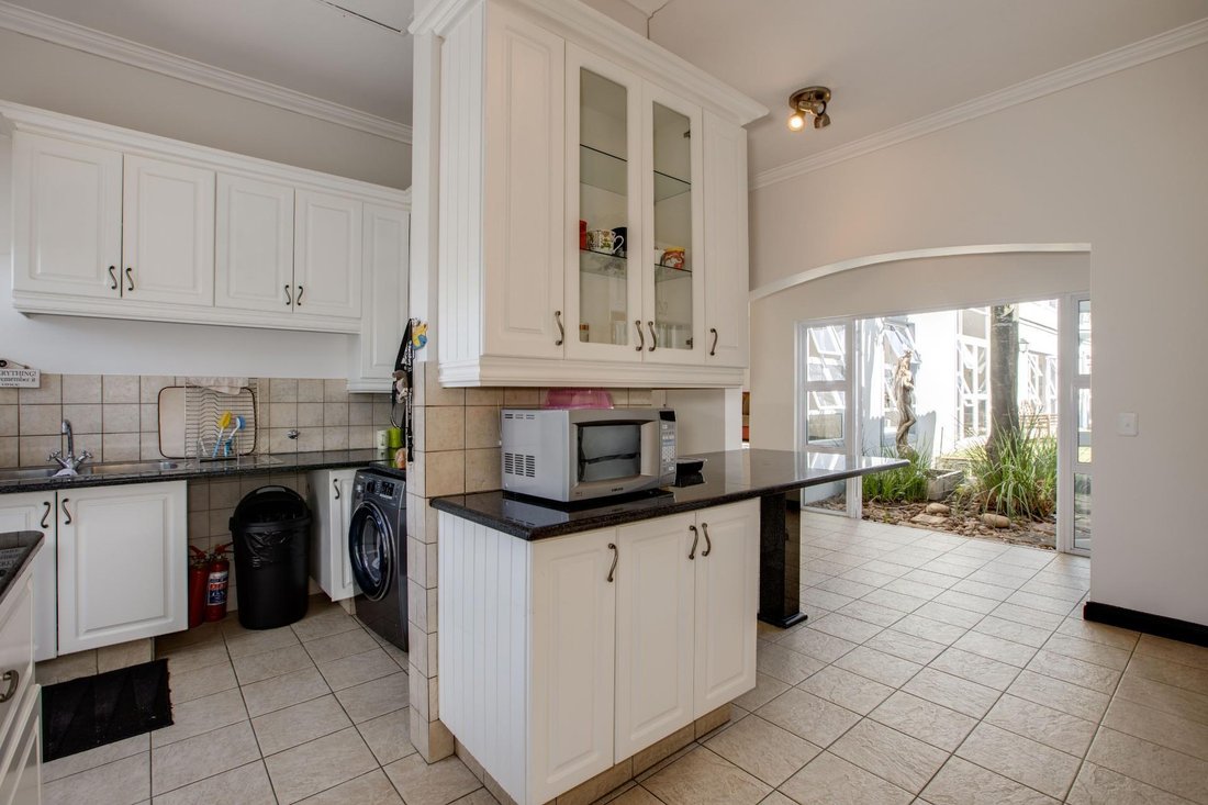 House in Alexandra, Gauteng, South Africa 4 - 18702294