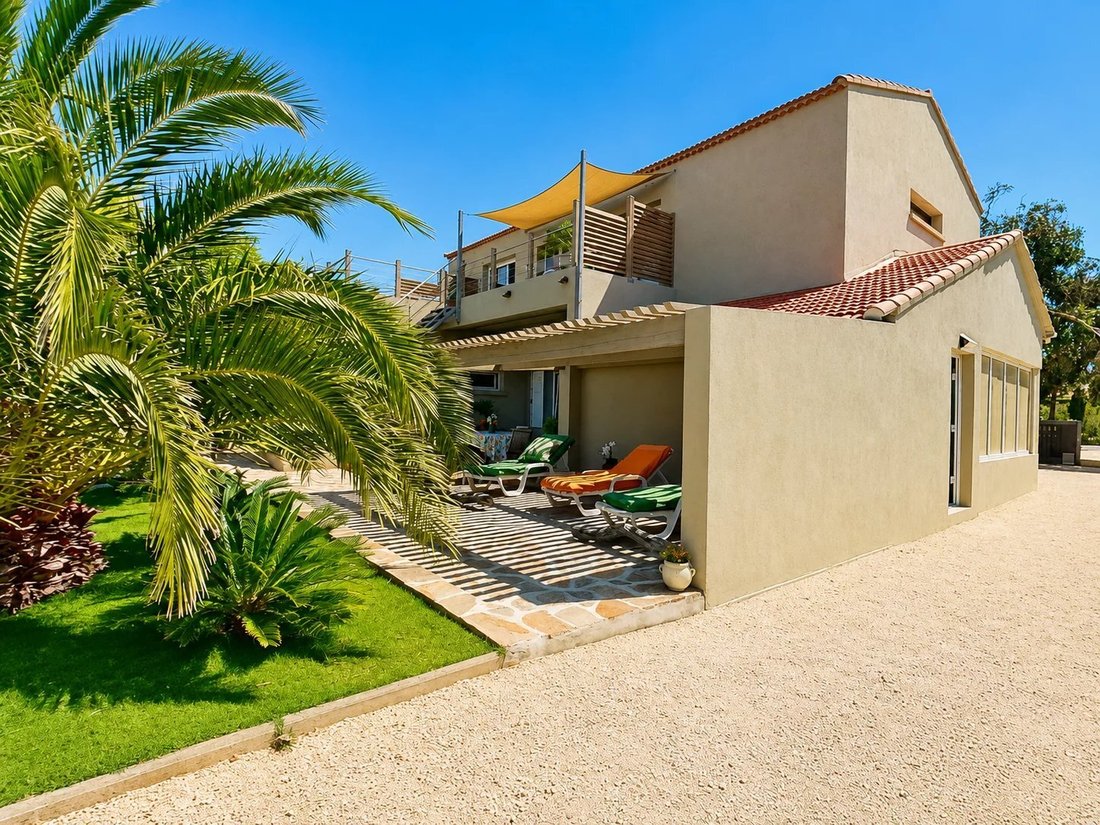 Villa in Hyeres, Provence-Alpes-Côte d'Azur, France 5 - 18701875