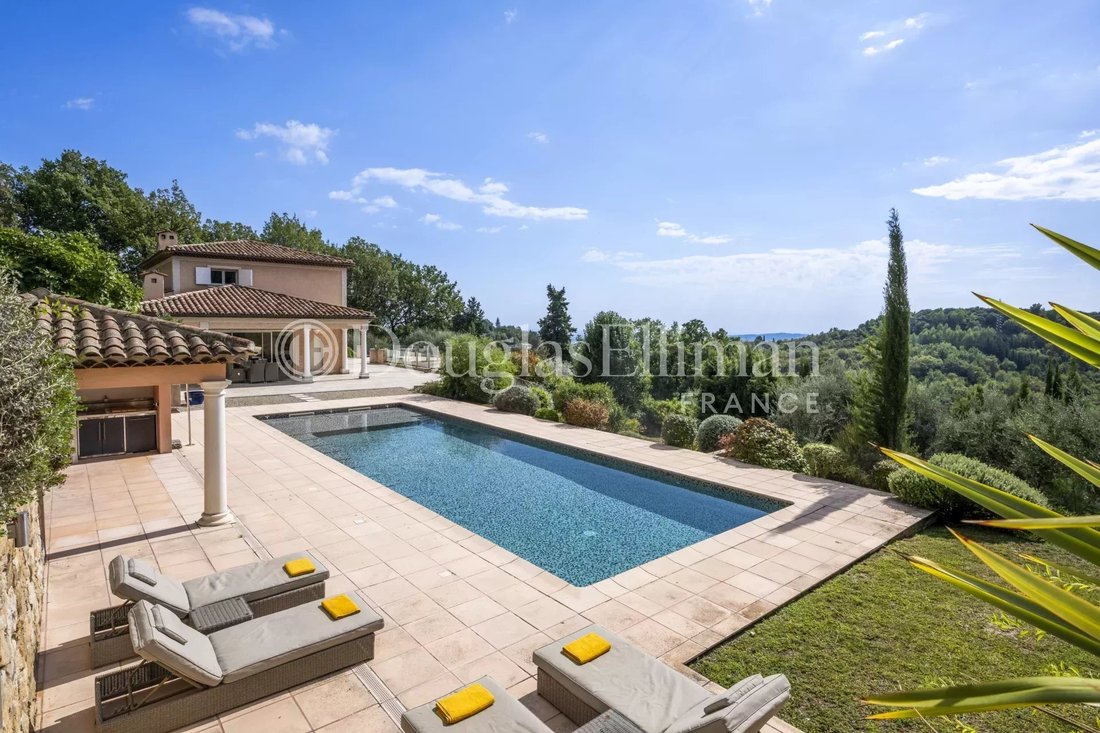 Villa in Châteauneuf-Grasse, Provence-Alpes-Côte d'Azur, France 3 - 16358271