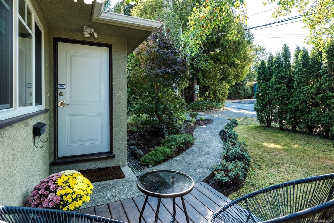 House in Saanich, British Columbia, Canada 4 - 18701726