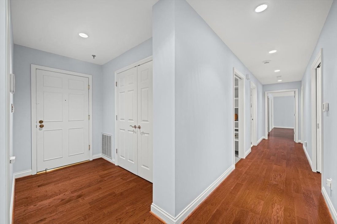 Condo in Winnetka, Illinois, United States 4 - 18701925