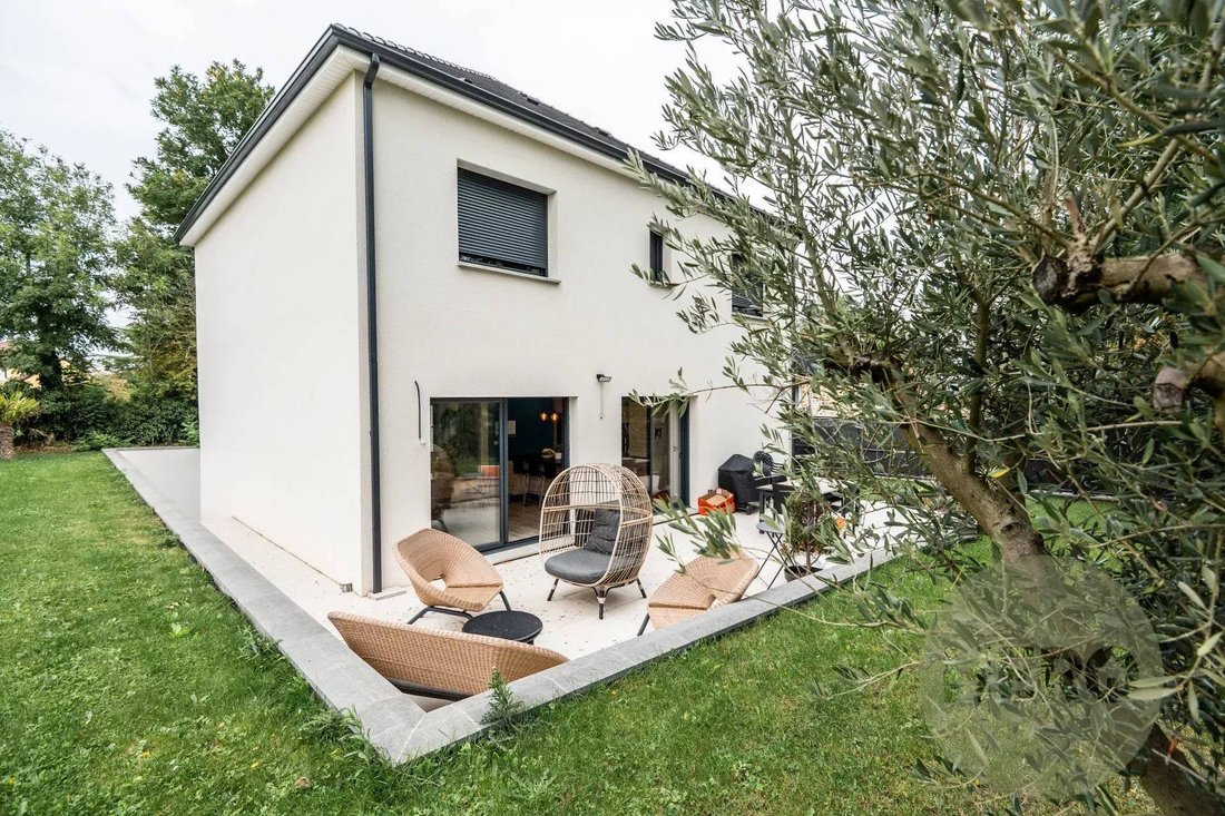 House in Sud, Plaisir, France 2 - 16255619