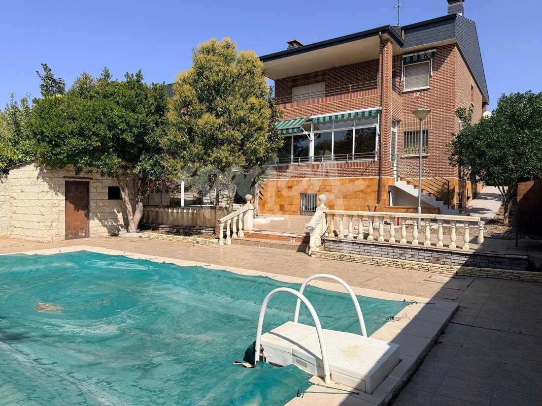 Chalet à Sevilla la Nueva, Communauté de Madrid, Espagne 2 - 18701628