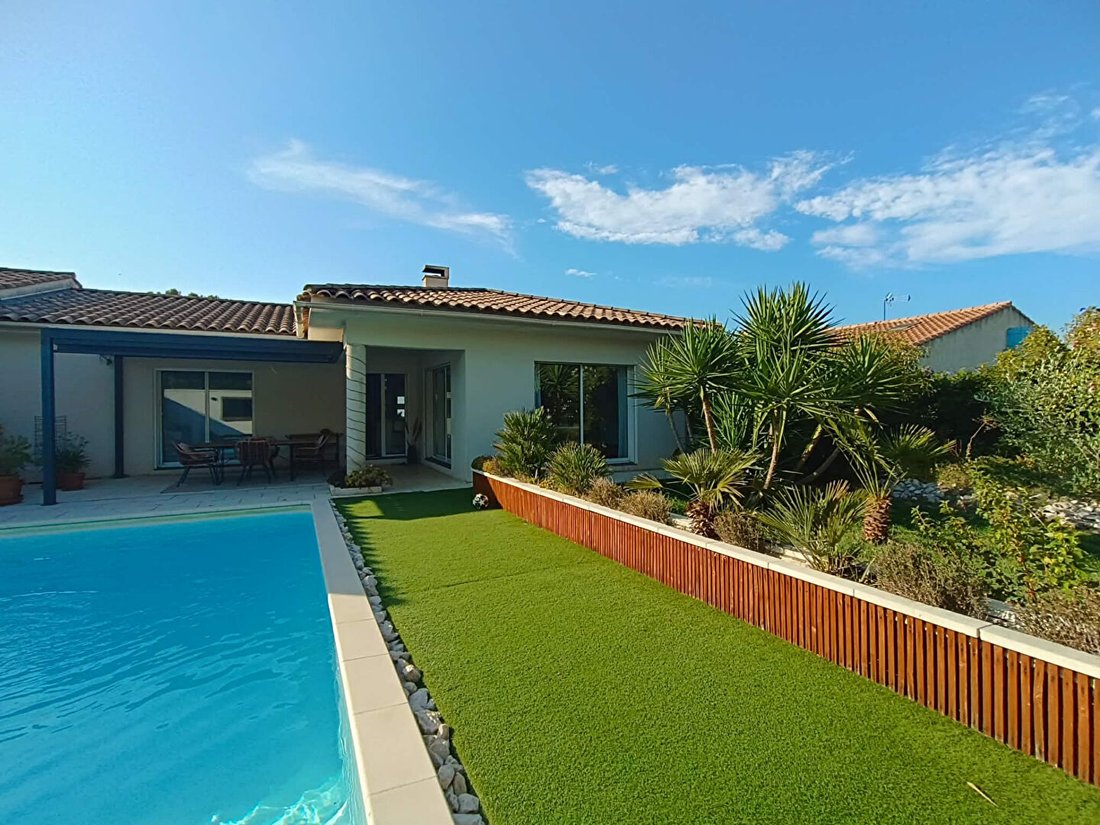 Villa in Saint-Chamas, Provence-Alpes-Côte d'Azur, France 1 - 18702196