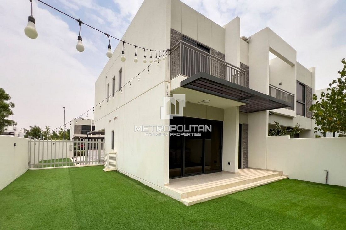 Townhouse in Damac Hills 2, Dubai, United Arab Emirates 1 - 18702202
