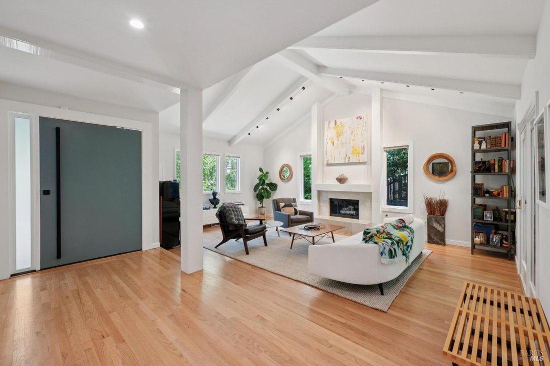 House in Novato, California, United States 4 - 18701984