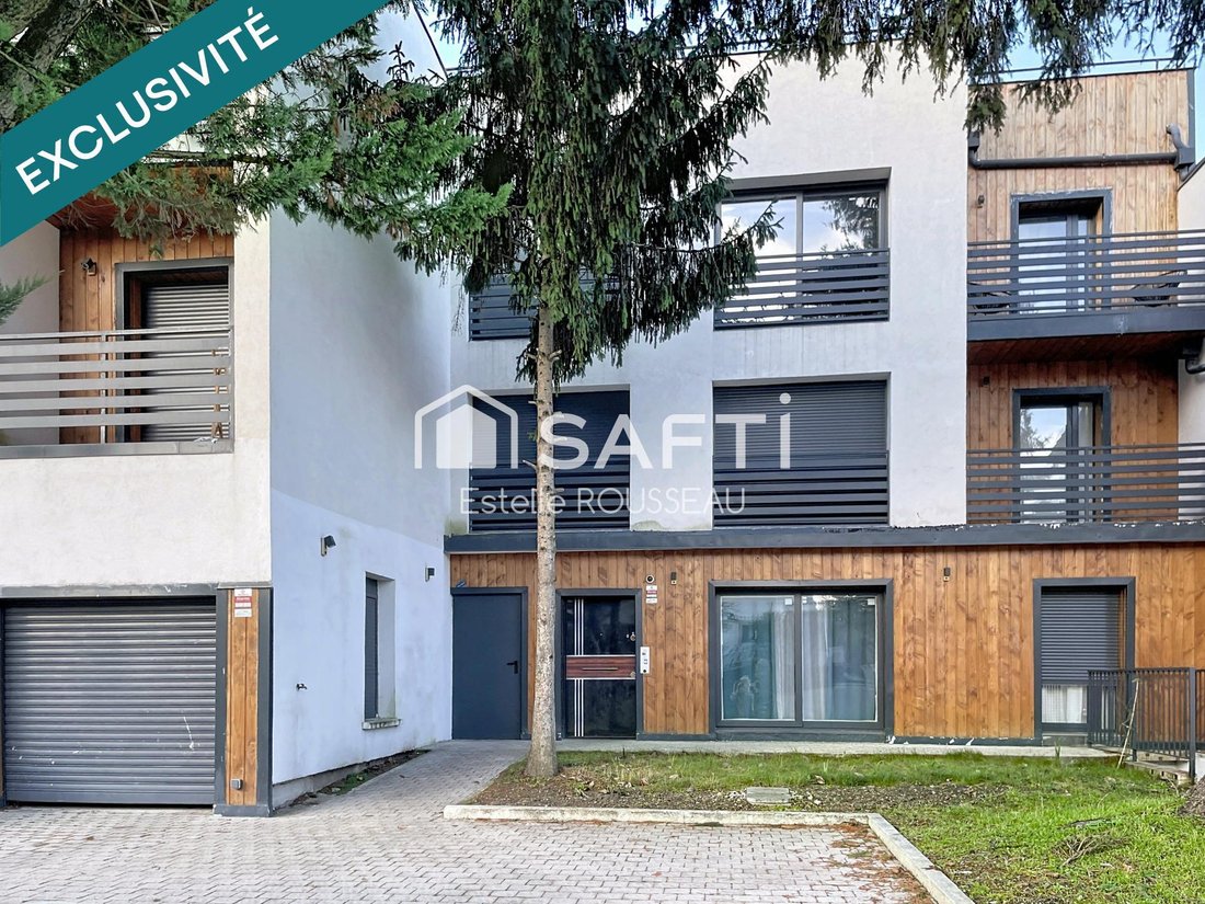 Apartment in Arrondissement of Bobigny, Ile-de-France, France 1 - 18702474