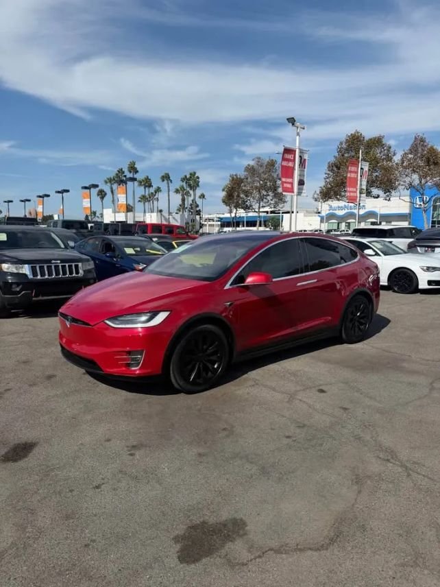 Suv in Costa Mesa, CA, United States 2 - 18702141