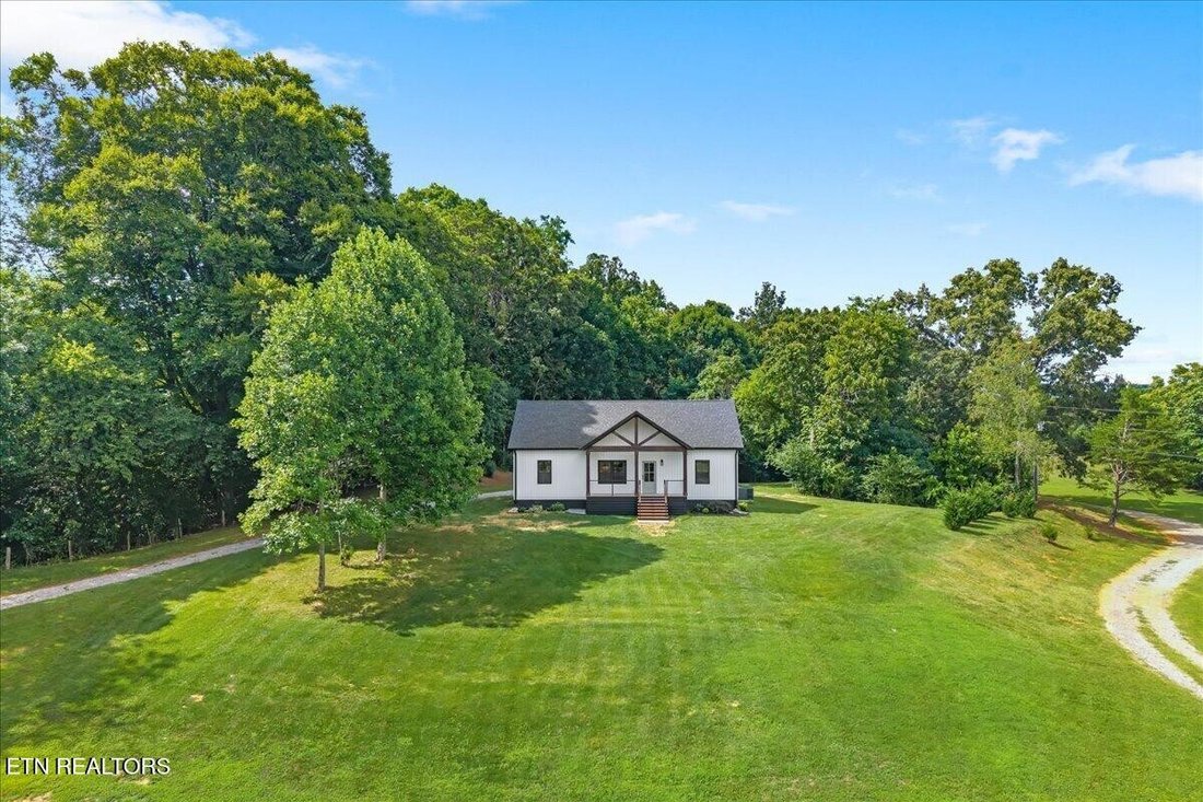 House in Madisonville, Tennessee, United States 3 - 18702172