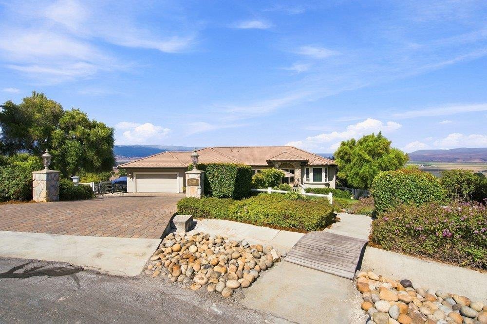 House in Hollister, California, United States 4 - 18701965