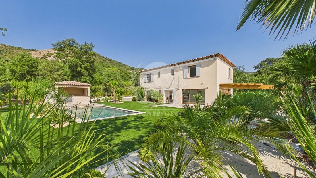 Villa in Le Plan-de-la-Tour, Provence-Alpes-Côte d'Azur, France 1 - 18701767