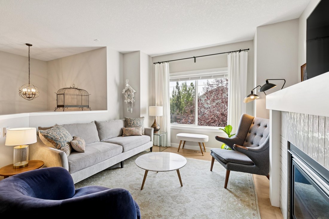 House in Calgary, Alberta, Canada 2 - 18702309