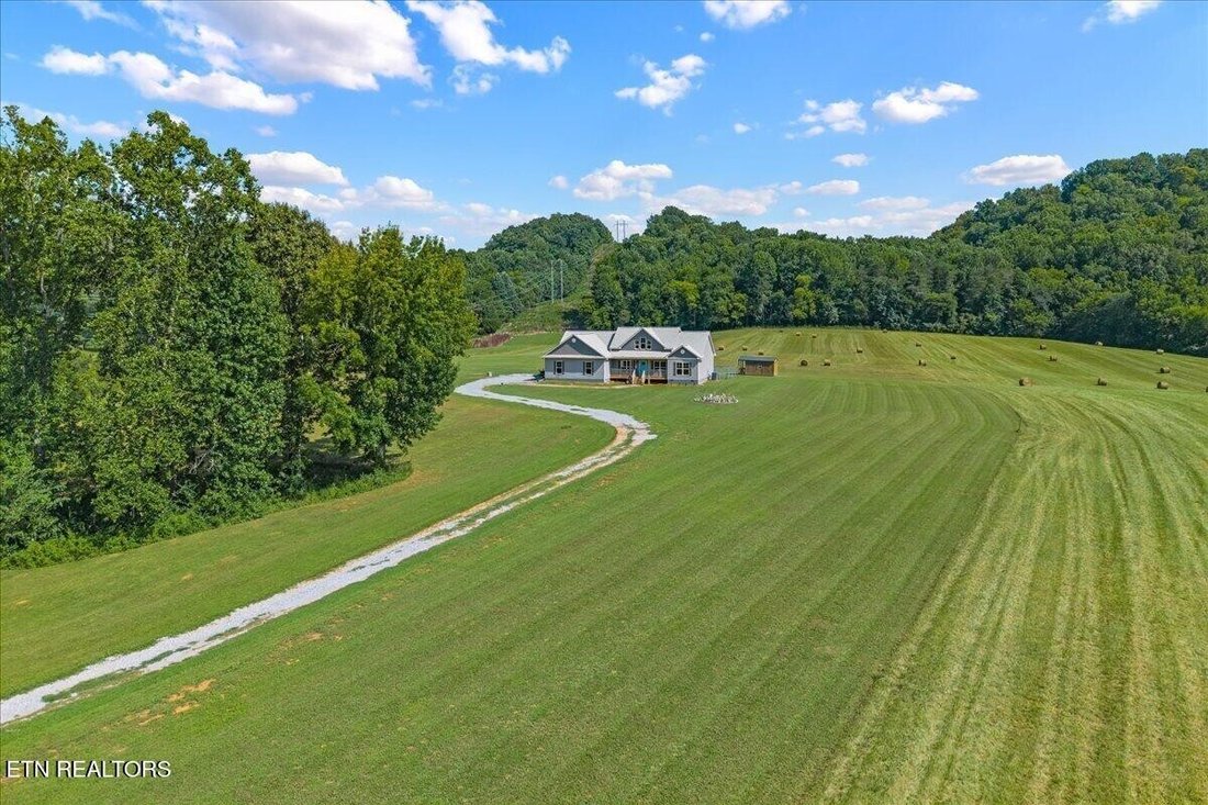 House in Athens, Tennessee, United States 4 - 18702094