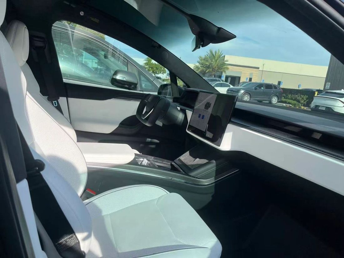 Suv in Costa Mesa, CA, United States 2 - 18702054