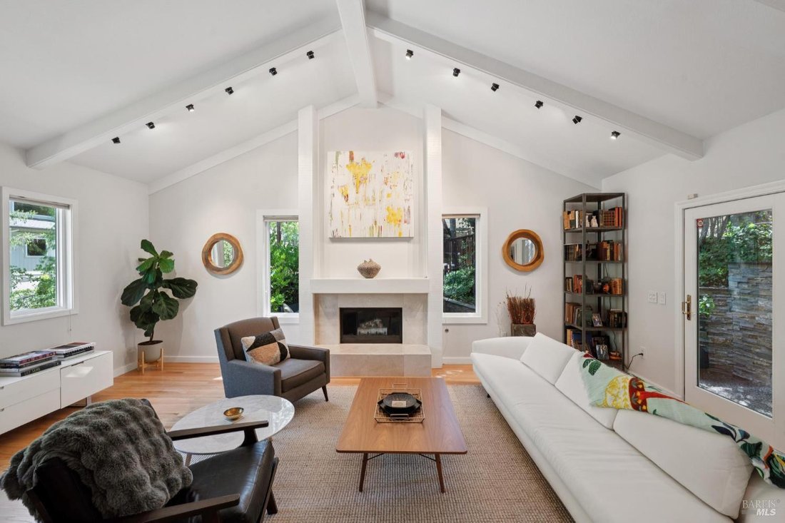 House in Novato, California, United States 5 - 18701984