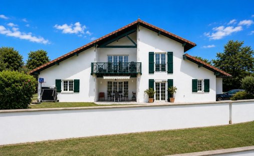 House in Saint-Palais, Nouvelle-Aquitaine, France 1
