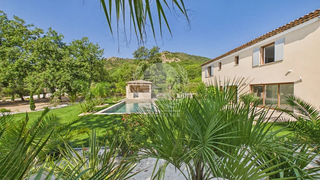 Villa in Le Plan-de-la-Tour, Provence-Alpes-Côte d'Azur, France 2 - 18701767