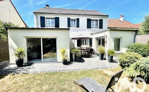 House in Le Plateau Pyramide, Athis-Mons, France 1