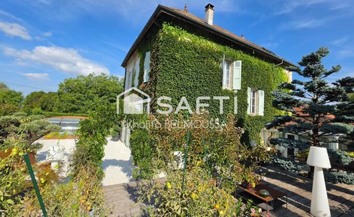 House in Ouest, Belley, France 1