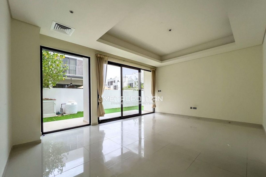 Townhouse in Damac Hills 2, Dubai, United Arab Emirates 2 - 18702202