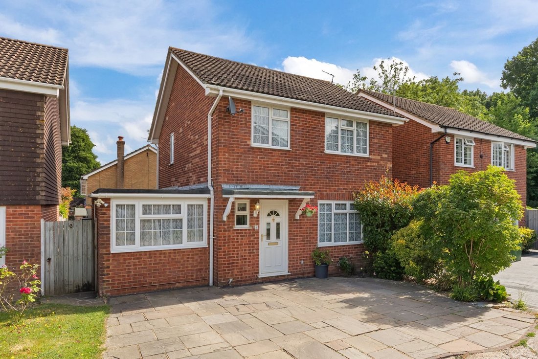 House in Fivensgreen, Horsham, England 1 - 18701734