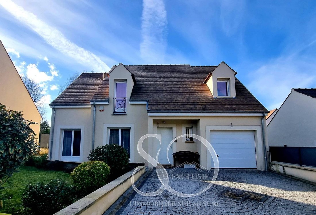 House in Saint-Remy-l'Honore, Ile-de-France, France 3 - 17094444