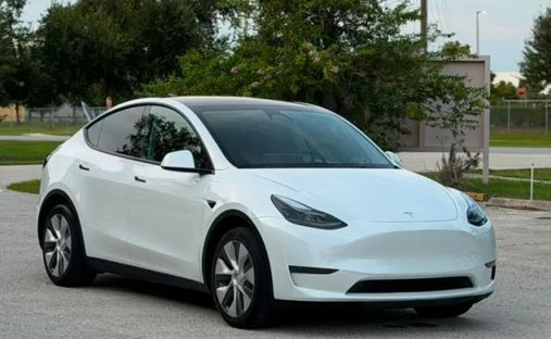 2024 Tesla Model Y Long Range Sport Utility 4D in Kissimmee, FL, United States 1