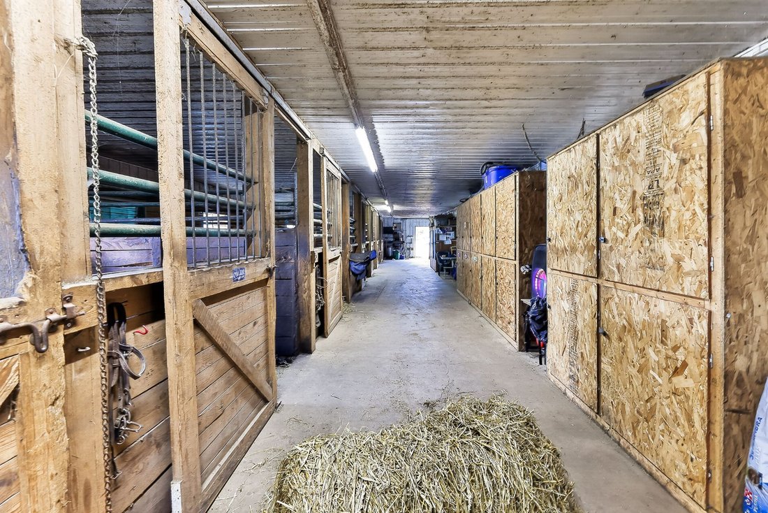 Farm Ranch in Saint-Liguori, Quebec, Canada 3 - 18701701