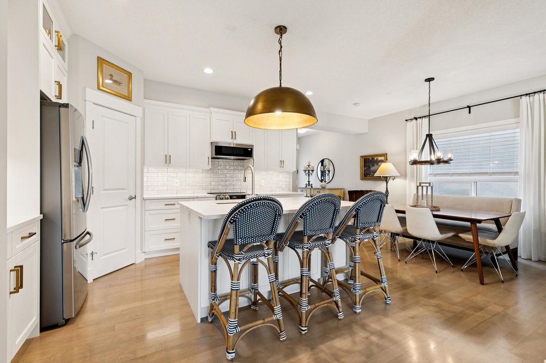 House in Calgary, Alberta, Canada 3 - 18702309