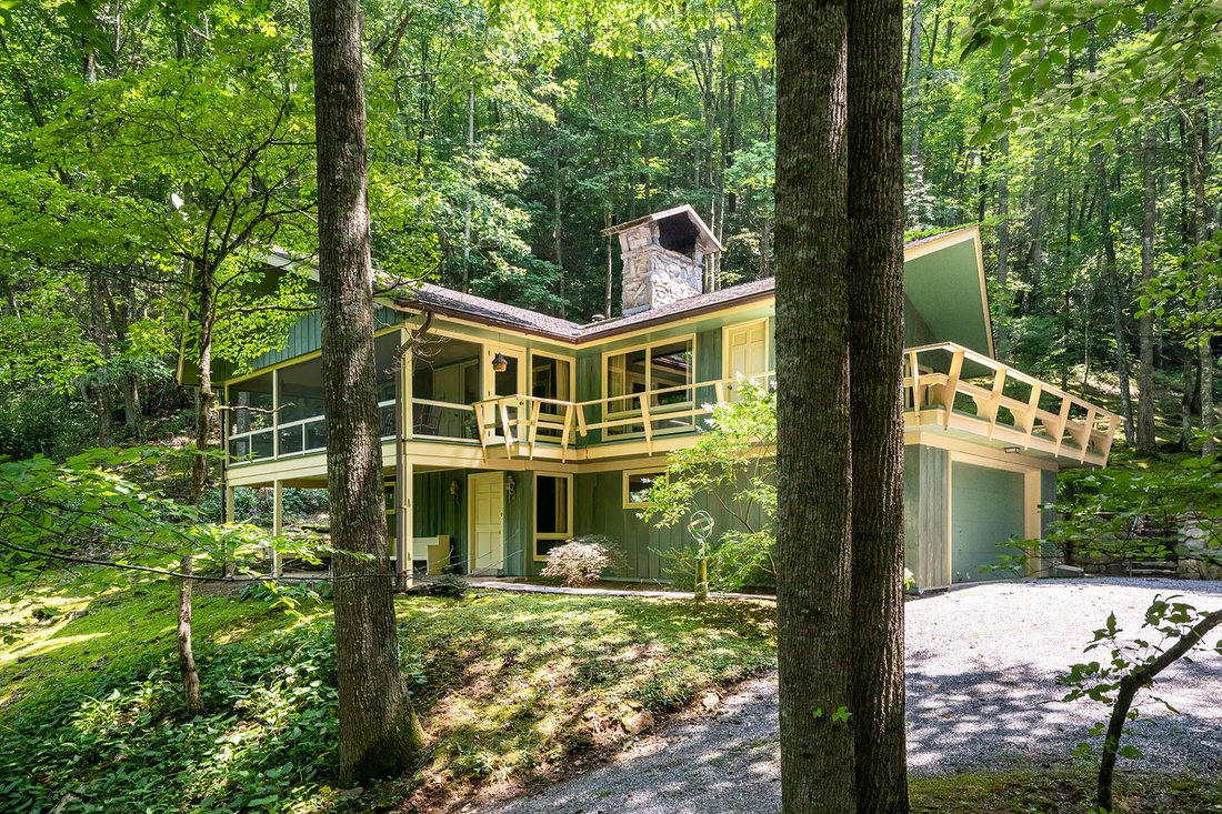House in Canton, North Carolina, United States 1 - 18702425