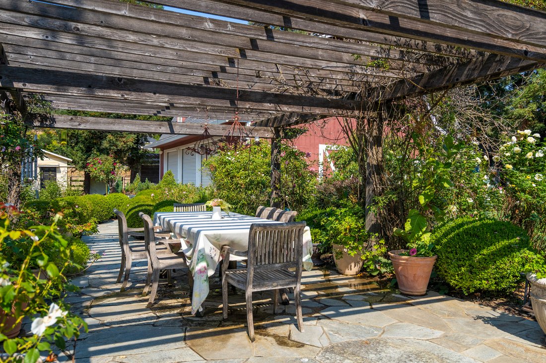 Petaluma, California, United States 5 - 18702410