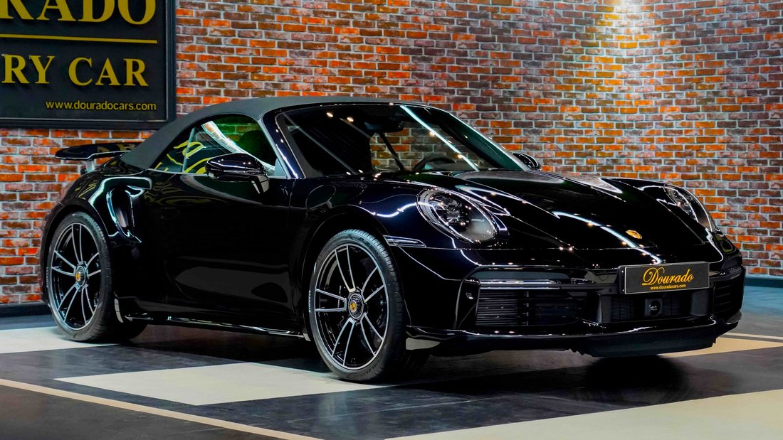 Cabriolet in Dubai, United Arab Emirates 2 - 18712809