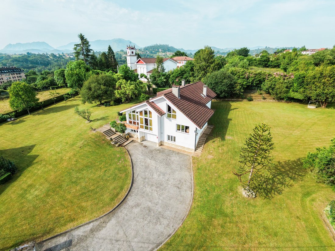 Chalet in Las Campas y San Claudio, Oviedo, Spain 1 - 18704370