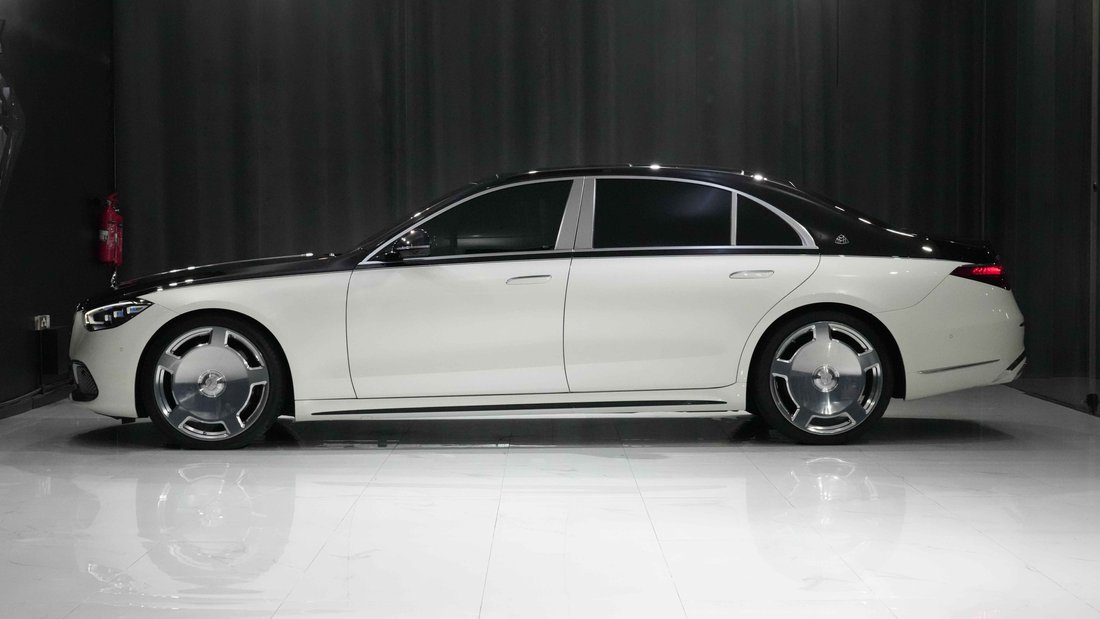 Sedan in Dubai, United Arab Emirates 4 - 18712877