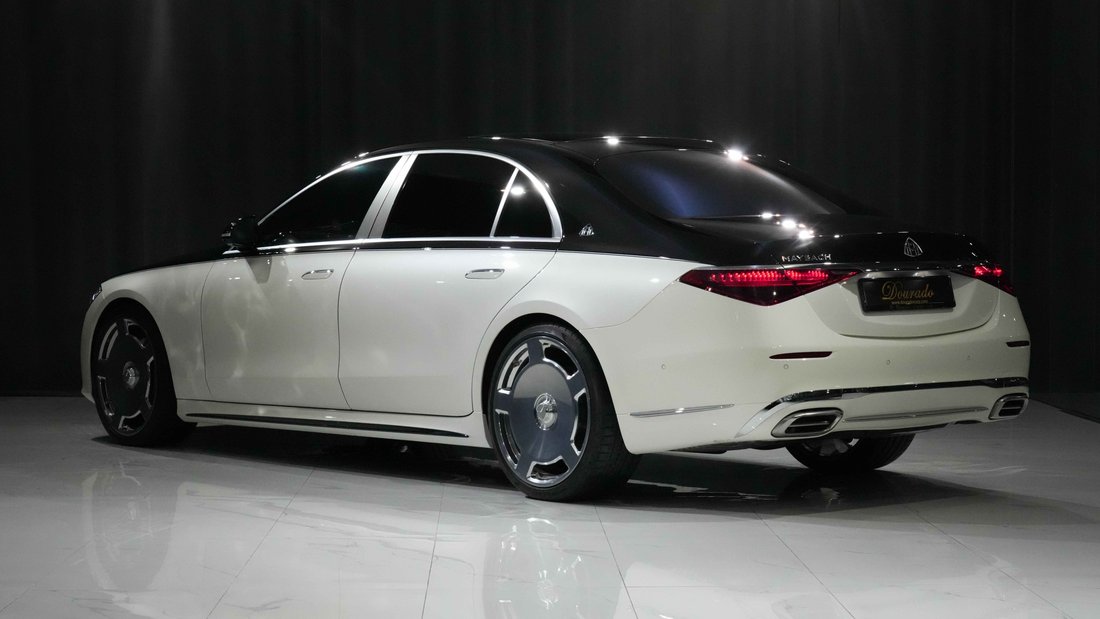 Sedan in Dubai, United Arab Emirates 5 - 18712877
