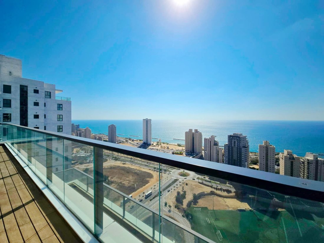 Penthouse in Netanya, Center District, Israel 1 - 18714006