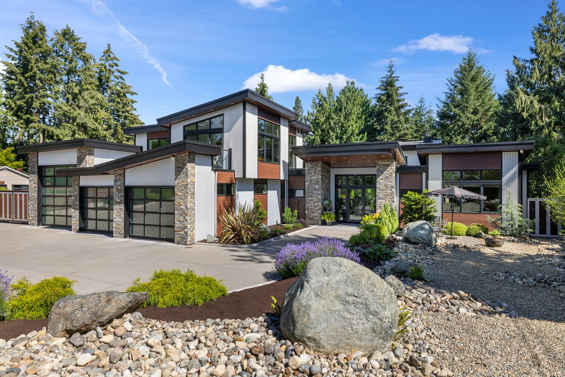 House in Qualicum Beach, British Columbia, Canada 1 - 18704729
