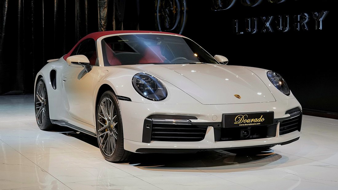 Cabriolet in Dubai, United Arab Emirates 1 - 18712824