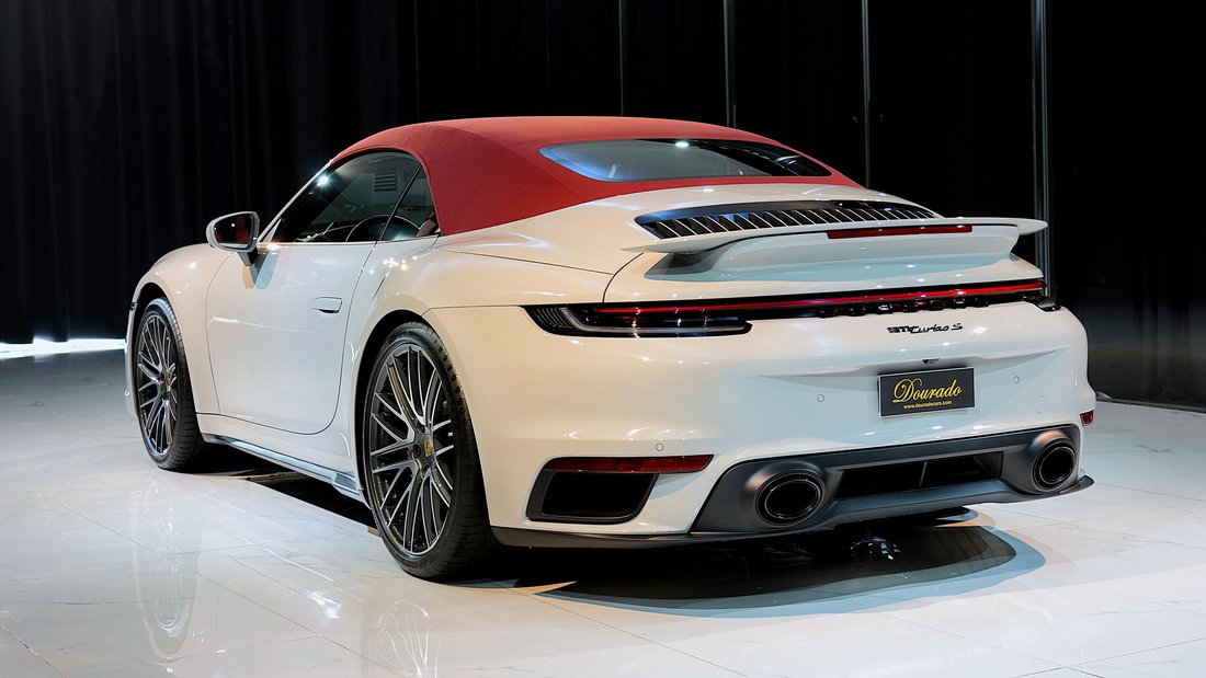 Cabriolet in Dubai, United Arab Emirates 4 - 18712824